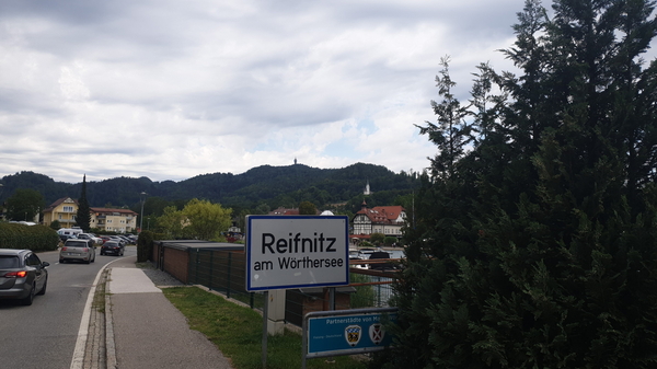 Reifnitz mit dem Pyramidenkogel im Hintergrund