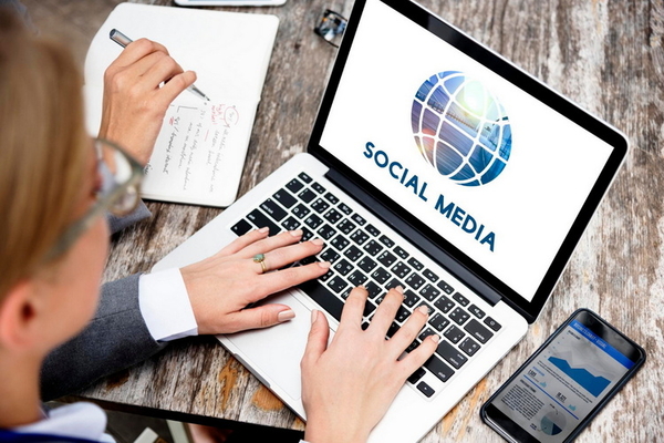 Social-Media Social-Media