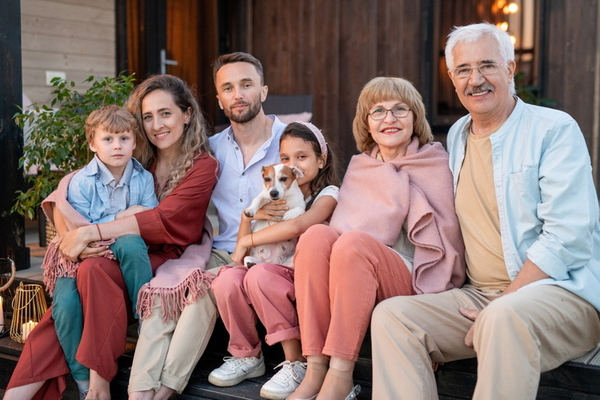 Existenzieller Schaden im näheren, sozialen Umfeld, vor allem in der Familie (engere Verwandtschaft) oder Partnerschaft (Existenzielles Risiko) Existenzieller Schaden im näheren, sozialen Umfeld, vor allem in der Familie (engere Verwandtschaft) oder Partnerschaft (Existenzielles Risiko)